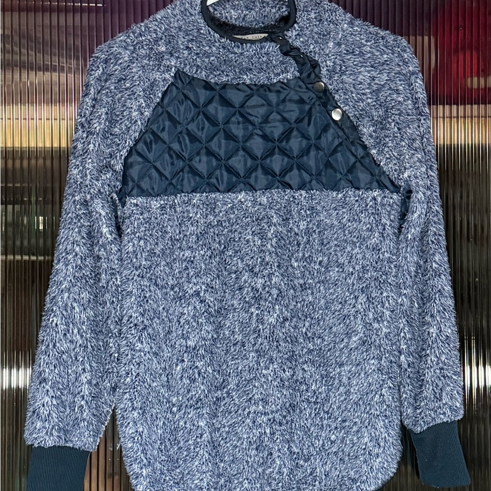 Woman’s blue Sweatshirt